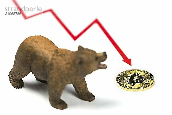 Cryptocurrency Bitcoin Preis Absturz und fallen als Bär Trend Konzept auf einem weißen Hintergrund