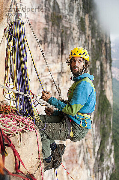 Nicolas Favresse Apichavai 8a+ 500 metres . Venezuela expedition jungle jamming to Amuri tepuy and Tuyuren waterfalls  with Nicolas Favresse  Sean Villanueva  Stephane Hanssens a