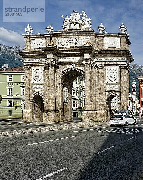 Triumphpforte in der Maria-Theresien-Straße  Triumphbogen zur Hochzeit von Erzherzog Leopold  Innsbruck  Tirol  Österreich  Europa