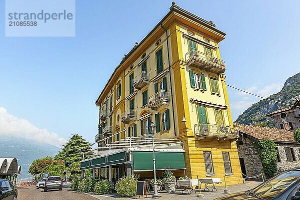 Gelbes Haus in Varenna  schönes Dorf am Comer See  Italien  Europa