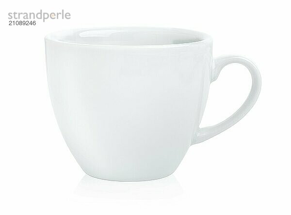 Weiße Teetasse vor weißem Hintergrund