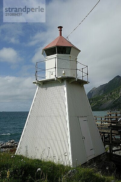 Lighthouse at Kraakeslottet  Bövär  Senja  Troms  Norway  Europe