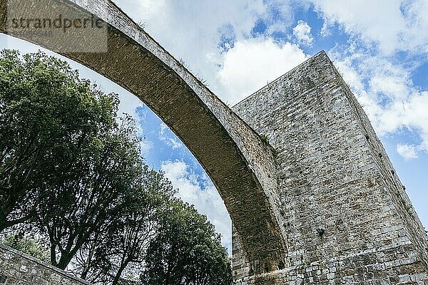 Schöne Aussicht auf Massa Marittima in der Toskana. Alte mittelalterliche Stadt auf toskanischen Hügeln