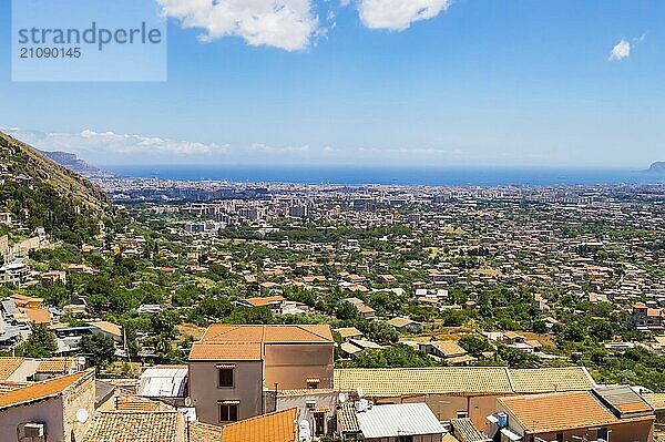 Erhöhte Ansicht der Stadt Palermo im Nordwesten Siziliens