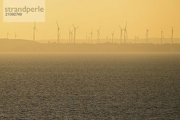 Abendstimmung  Windräder-Silhouetten  Lübecker Bucht  Schleswig Holstein  Deutschland  Ostsee  Europa