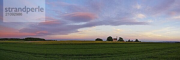 Panorama  Kapelle mit Wolkenbild