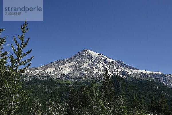 Panorama of Mount Rainier National Park  Washington  USA. Panorama des Mount Rainier Nationalpark  Washington  USA  Nordamerika