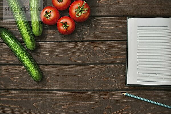 Spring Food Diet auf einem hölzernen Hintergrund. Ansicht von oben