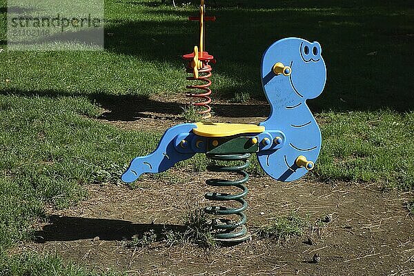 Federwipptier auf einem Spielplatz in Arezzo Italien