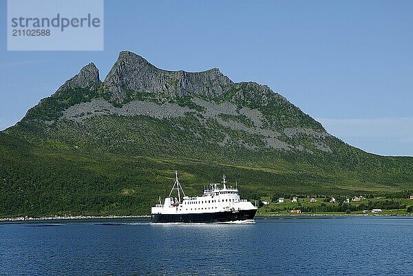 MS Skutvik im Gryllefjord  Senja  Troms  Norwegen