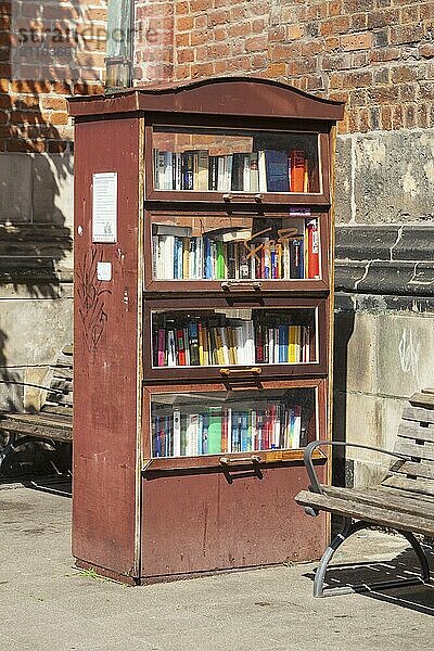 Public bookcase  Hanover  Lower Saxony  Germany  Europe