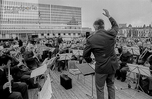 Deutschland  Berlin  18.05.1991  Polizeiorchester auf dem Marx-Engels-Platz  Europa