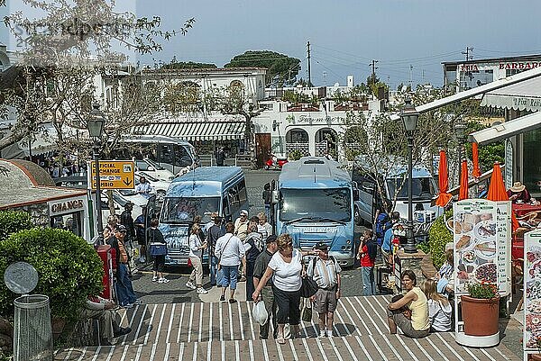 Platz und Busbahnhof in Anacapri  Insel Capri  Kampanien  Italien  Europa