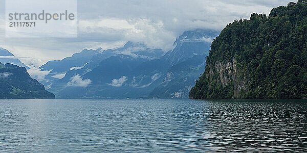 Panoramablick auf den Vierwaldstättersee in der Schweiz