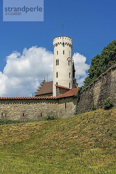 Panoramablick auf Schloss Lichtenstein in Deutschland