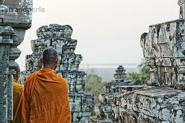 Kambodschanischer buddhistischer Mönch im Angkor Wat Tempel in der Nähe von Siem Reap  Kambodscha  Asien