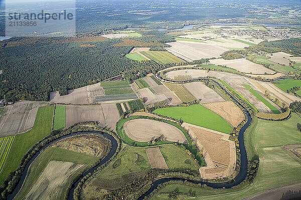 Die Lippe schlängelt sich durch die Landschaft bei Haltern