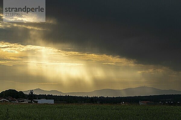 Gewitterstimmung mit Blick zum Brocken Harz