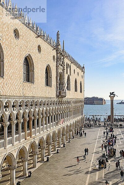 Ansicht des Markusplatzes (Piazza San Marco) und des Dogenpalastes  Venedig  Italien  Europa