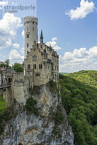 Panoramablick auf Schloss Lichtenstein in Deutschland