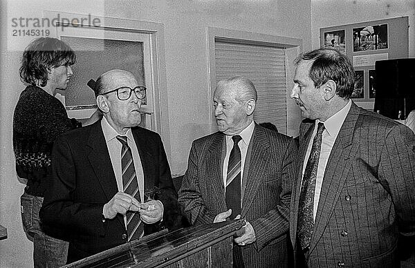 Deutschland  Berlin  29.10.1990  Richtfest der Neuen Synagoge Berlin in der Oranienburger Straße  links: Vorsitzende der Jüdischen Gemeinde Berlin Heinz Galinski  Europa