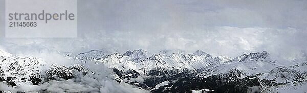 Wintereliche Bergwelt bei Kaltenbach  Tirol  Österreich Winter mountains  Kaltenbach  Austria