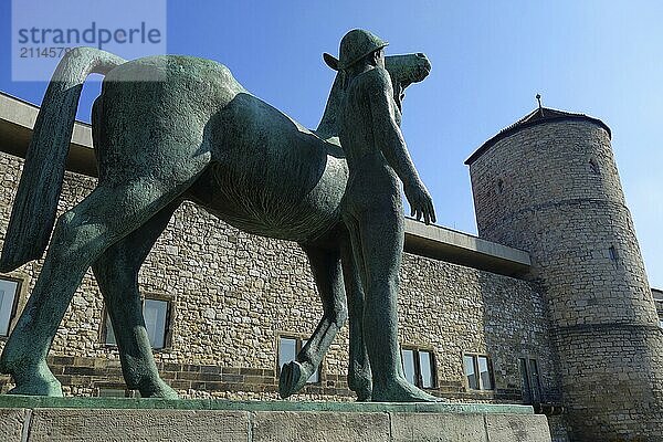 Mann mit Pferd und Beginenturm in Hannover