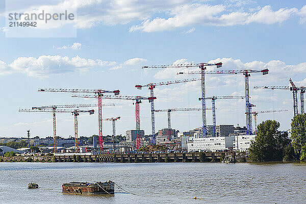 France  Nantes  44  ile de Nantes  Quartier Republique  cranes on the CHU Nouvel Hopital construction site  09/2023.