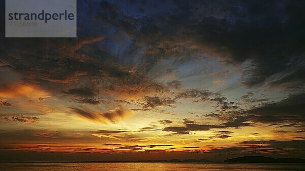 Schöne Landschaft mit tropischen Meer Sonnenuntergang Hintergrund