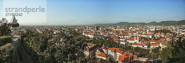 Graz Panorama  schöner Blick vom Schlossberg über das Stadtzentrum