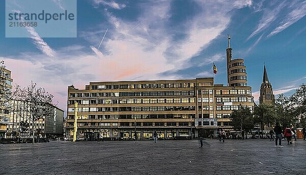 Ixelles  Brüssel  Belgien  10.09.2018: Junge Leute haben Spaß an einem Spätsommerabend in der Nähe von Flagey  Europa