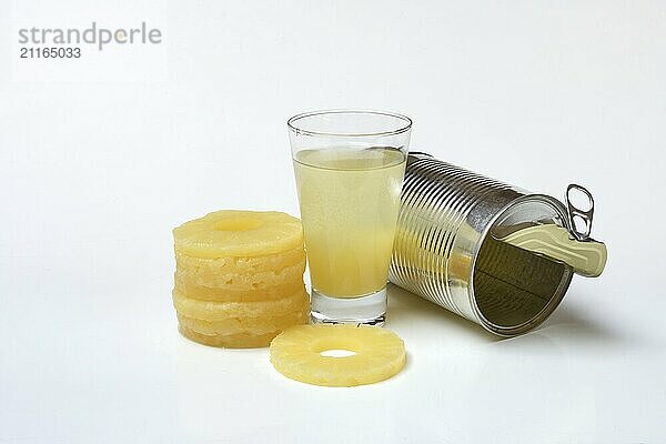 Pineapple rings and pineapple juice with tinned pineapple