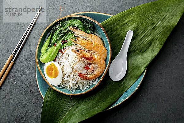 Food  Asian rice noodles with shrimps on gray background