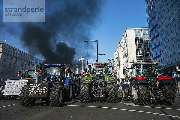 Region Brüssel Hauptstadt  Belgien  3. März 2023 Landwirte protestieren mit Traktoren gegen die Entscheidung der Regierung über den Einsatz von Stickstoff  Europa