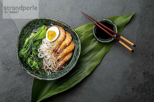 Food  Asian rice noodles with shrimps on gray background