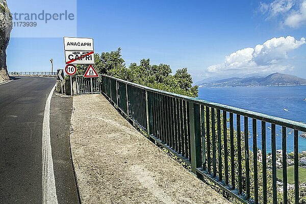 Die Insel Capri an einem schönen Sommertag in Italien