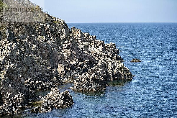 Molle  Schweden  3. Mai 2022: Felsenklippen im Naturreservat Kullaberg in der Region Schonen  Europa