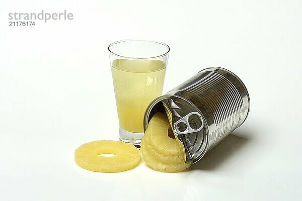 Pineapple rings and pineapple juice with tinned pineapple