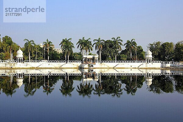 Beautiful view on Pichola lake in Udaipur India