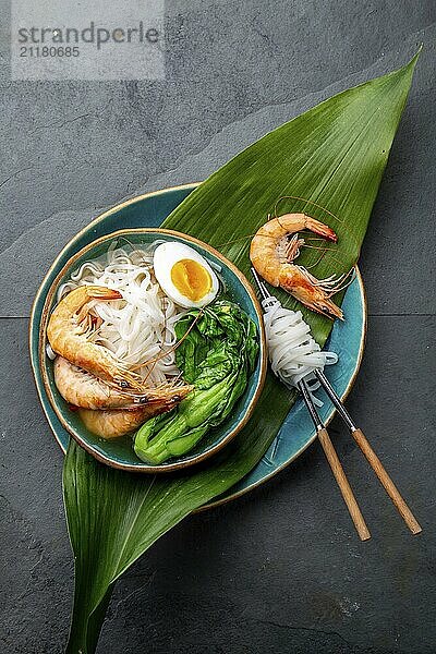 Food  Asian rice noodles with shrimps on gray background