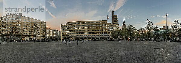 Ixelles  Brüssel  Belgien  10.09.2018: Junge Leute haben Spaß an einem Spätsommerabend in der Nähe von Flagey  Europa