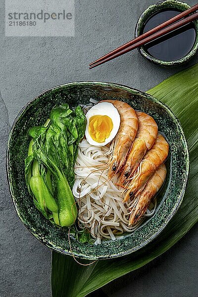 Food  Asian rice noodles with shrimps on gray background