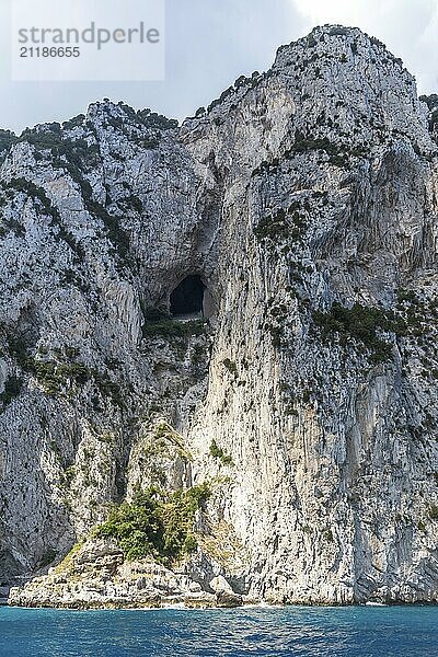 Die Insel Capri an einem schönen Sommertag in Italien