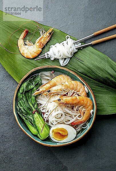 Food  Asian rice noodles with shrimps on gray background