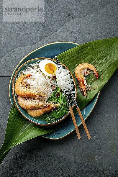 Food  Asian rice noodles with shrimps on gray background