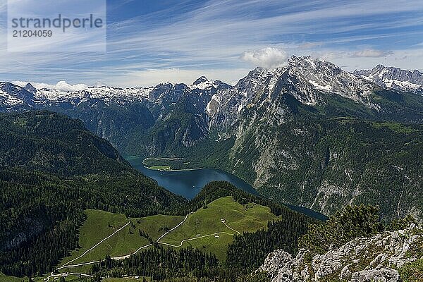 Blick auf den Königssee in Bayern  Deutschland  Europa