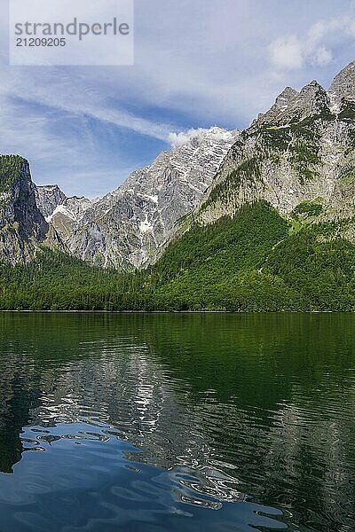 Blick auf den Königssee in Bayern  Deutschland  Europa