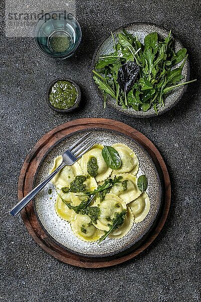 Food  Food  Italian spinach ricotta ravioli  Top view  black background  copy space  Vegetarian food  vegan ravioli