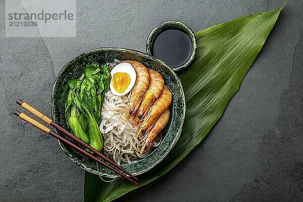 Food  Asian rice noodles with shrimps on gray background