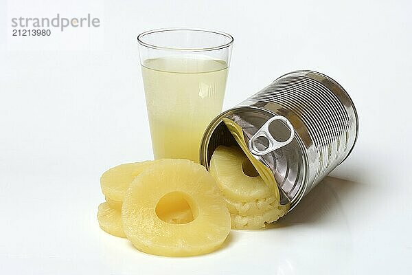 Pineapple rings and pineapple juice with tinned pineapple